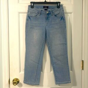 Earl light blue denim capris, size 4. Worn just a handful of times. Like new